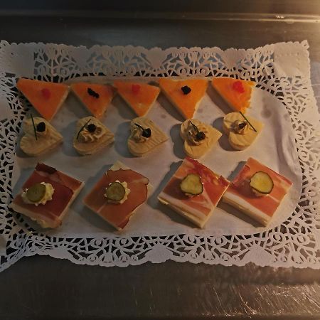 Le P'Tit Bouchon Rambervillers Exterior foto